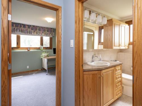 236 Poplar Ave, Thunder Bay, ON - Indoor Photo Showing Bathroom