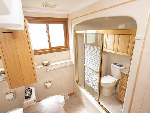 236 Poplar Ave, Thunder Bay, ON - Indoor Photo Showing Bathroom