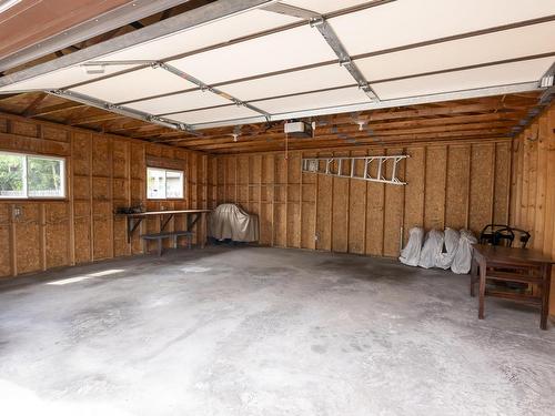 236 Poplar Ave, Thunder Bay, ON - Indoor Photo Showing Garage
