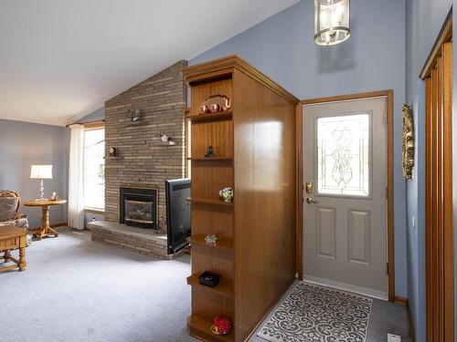 236 Poplar Ave, Thunder Bay, ON - Indoor With Fireplace