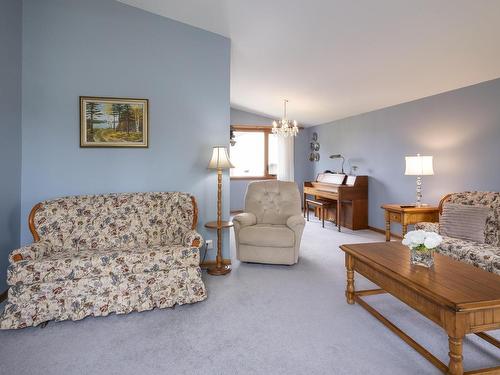 236 Poplar Ave, Thunder Bay, ON - Indoor Photo Showing Living Room