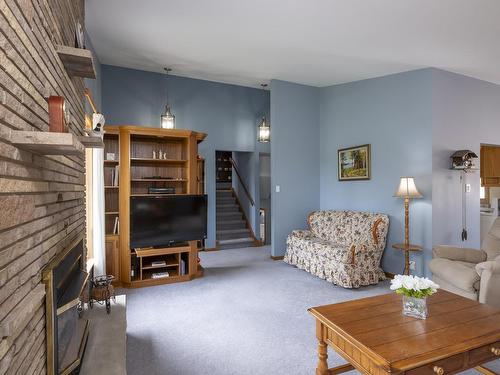 236 Poplar Ave, Thunder Bay, ON - Indoor Photo Showing Living Room
