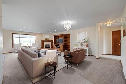 149 Bridgeview Dr, St Clements, MB - Indoor With Fireplace