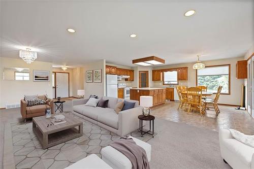 149 Bridgeview Dr, St Clements, MB - Indoor Photo Showing Living Room
