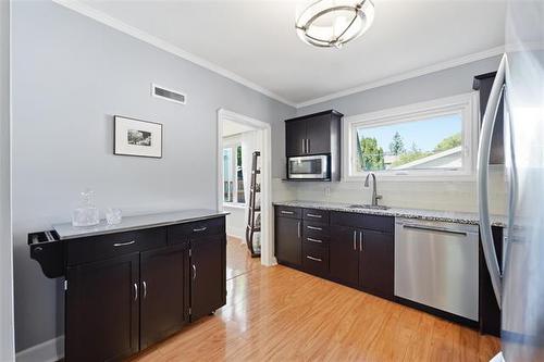 291 Campbell St, Winnipeg, MB - Indoor Photo Showing Kitchen
