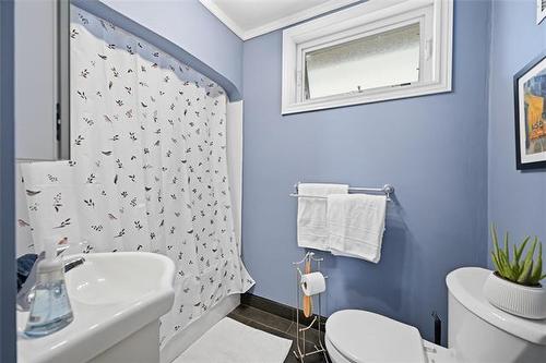 291 Campbell St, Winnipeg, MB - Indoor Photo Showing Bathroom