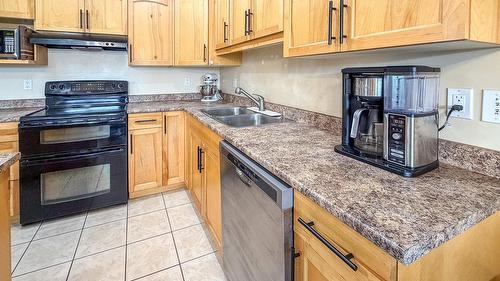2-188 9Th  S Street, Cranbrook, BC - Indoor Photo Showing Kitchen With Double Sink