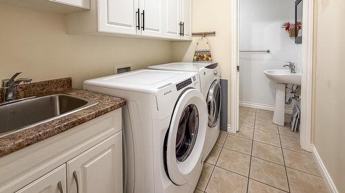 2-188 9Th  S Street, Cranbrook, BC - Indoor Photo Showing Laundry Room