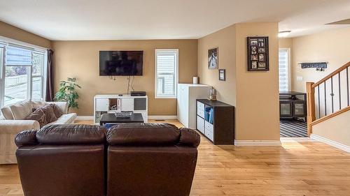 2-188 9Th  S Street, Cranbrook, BC - Indoor Photo Showing Living Room