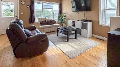 2-188 9Th  S Street, Cranbrook, BC - Indoor Photo Showing Living Room
