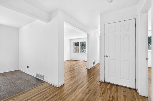 Mud Room - 9717 Rue Jeannette, Montréal (Lasalle), QC - Indoor Photo Showing Other Room