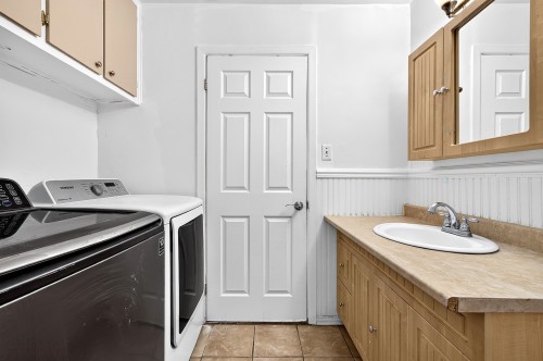 Bathroom - 9717 Rue Jeannette, Montréal (Lasalle), QC - Indoor Photo Showing Laundry Room