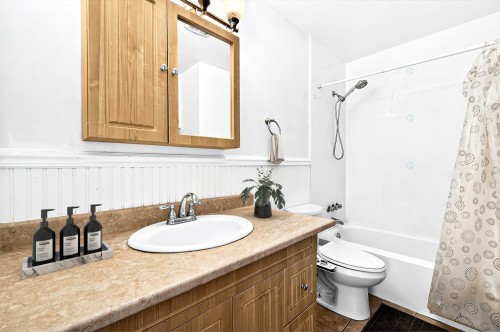 Bathroom - 9717 Rue Jeannette, Montréal (Lasalle), QC - Indoor Photo Showing Bathroom