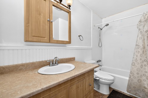 Bathroom - 9717 Rue Jeannette, Montréal (Lasalle), QC - Indoor Photo Showing Bathroom