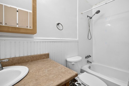 Bathroom - 9717 Rue Jeannette, Montréal (Lasalle), QC - Indoor Photo Showing Bathroom