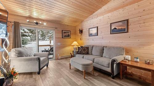 5807 Birch Avenue, Kitchener, BC 