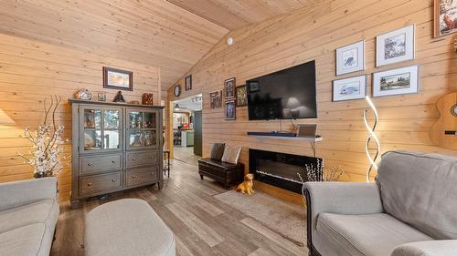 5807 Birch Avenue, Kitchener, BC 