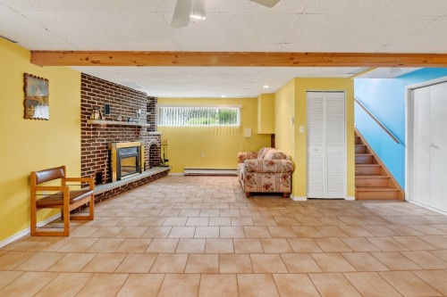 Salle familiale - 587 Rue Larose, Magog, QC - Indoor With Fireplace