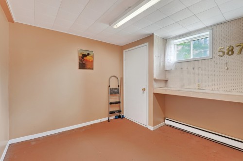 Atelier - 587 Rue Larose, Magog, QC - Indoor Photo Showing Other Room