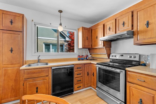 Cuisine - 33 49E Avenue, Montréal (Lachine), QC - Indoor Photo Showing Kitchen