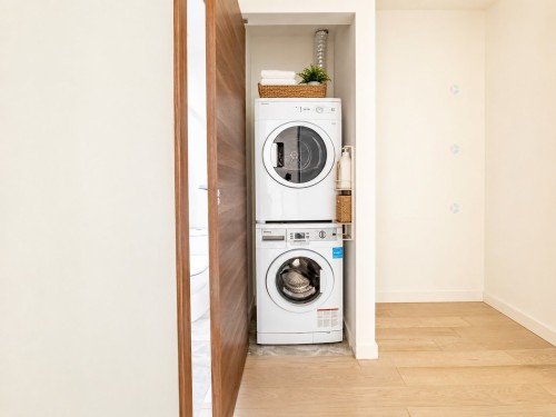 Boudoir - 503-1450 Boul. René-Lévesque O., Montréal (Ville-Marie), QC - Indoor Photo Showing Laundry Room