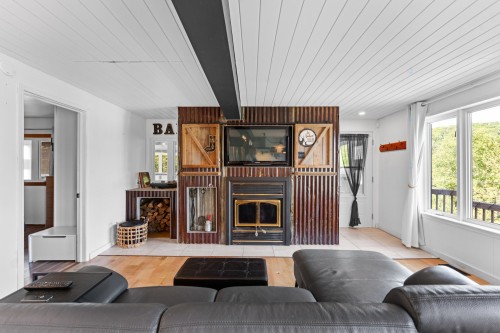 Salon - 70 Ch. Du Lac-St-Louis E., Saint-Zénon, QC - Indoor Photo Showing Living Room