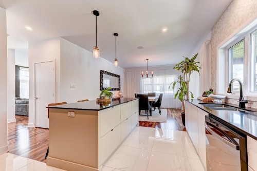 Cuisine - 17 Place De La Rive, Saint-Mathieu, QC - Indoor Photo Showing Kitchen With Double Sink With Upgraded Kitchen