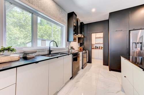 Cuisine - 17 Place De La Rive, Saint-Mathieu, QC - Indoor Photo Showing Kitchen With Double Sink With Upgraded Kitchen