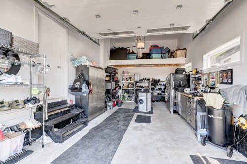 Garage - 17 Place De La Rive, Saint-Mathieu, QC - Indoor Photo Showing Garage