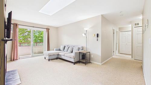 303-993 Klo Road, Kelowna, BC - Indoor