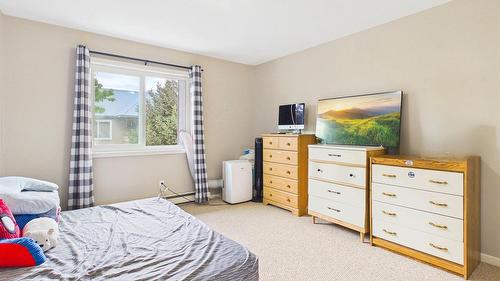 303-993 Klo Road, Kelowna, BC - Indoor Photo Showing Bedroom