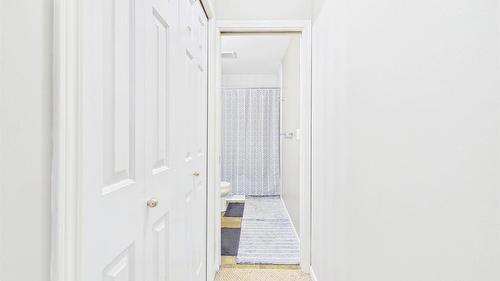 303-993 Klo Road, Kelowna, BC - Indoor Photo Showing Other Room