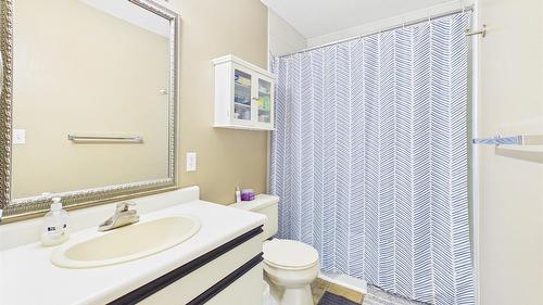 303-993 Klo Road, Kelowna, BC - Indoor Photo Showing Bathroom
