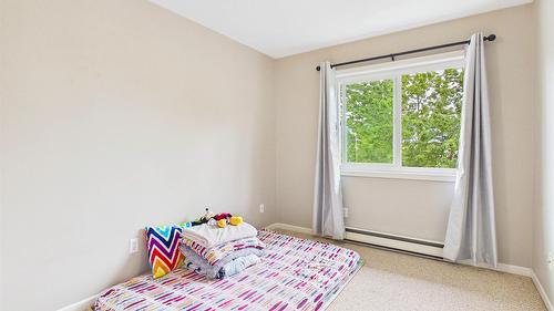 303-993 Klo Road, Kelowna, BC - Indoor Photo Showing Bedroom