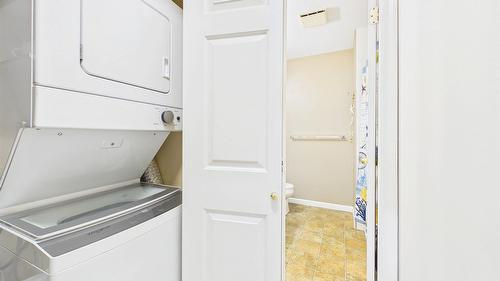 303-993 Klo Road, Kelowna, BC - Indoor Photo Showing Laundry Room