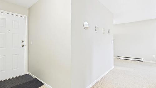 303-993 Klo Road, Kelowna, BC - Indoor Photo Showing Other Room