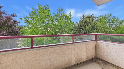 303-993 Klo Road, Kelowna, BC - Outdoor