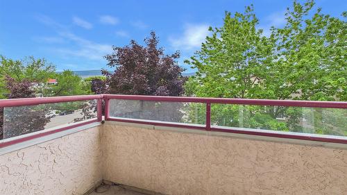 303-993 Klo Road, Kelowna, BC - Outdoor