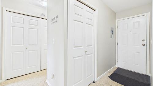 303-993 Klo Road, Kelowna, BC - Indoor Photo Showing Other Room