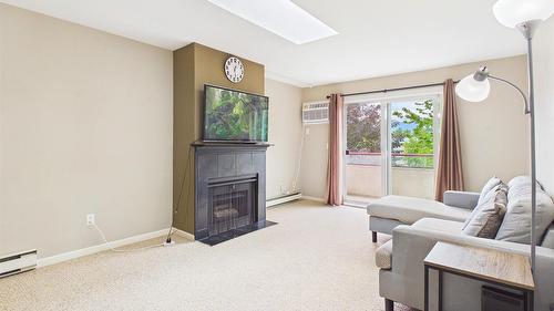 303-993 Klo Road, Kelowna, BC - Indoor Photo Showing Living Room With Fireplace