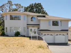 1287 Carmichael Crt Saanich, BC V8Z 7B9