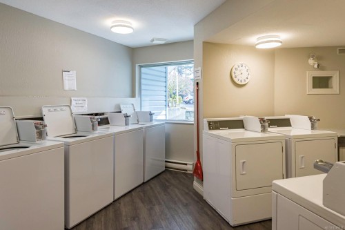 #301-200 Back Rd, Courtenay, BC - Indoor Photo Showing Laundry Room