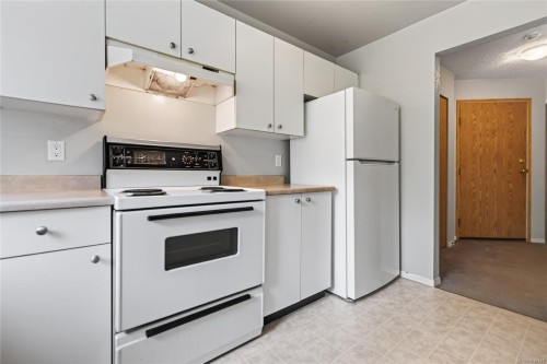 #301-200 Back Rd, Courtenay, BC - Indoor Photo Showing Kitchen