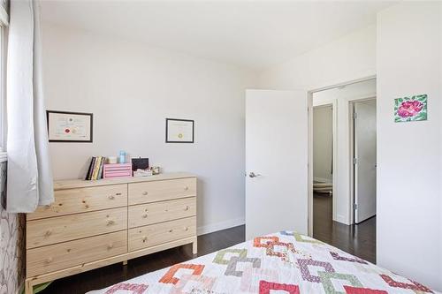 440 Chelsea Ave, Winnipeg, MB - Indoor Photo Showing Bedroom
