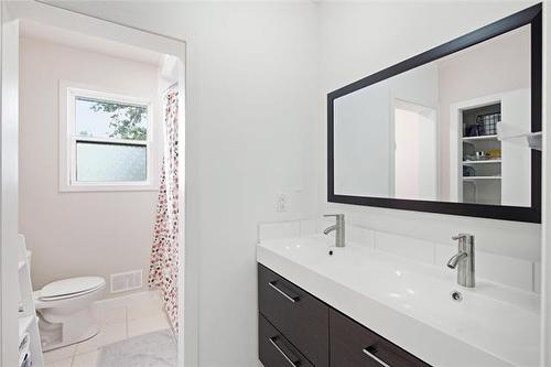 440 Chelsea Ave, Winnipeg, MB - Indoor Photo Showing Bathroom