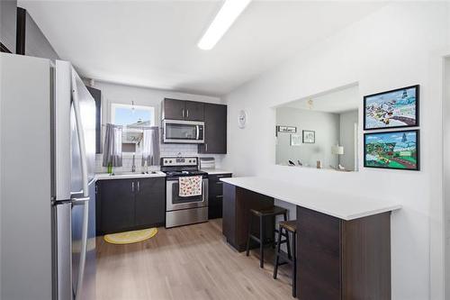 440 Chelsea Ave, Winnipeg, MB - Indoor Photo Showing Kitchen
