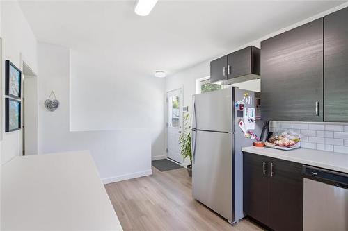 440 Chelsea Ave, Winnipeg, MB - Indoor Photo Showing Kitchen
