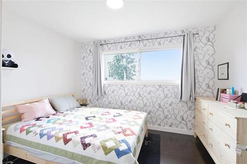 440 Chelsea Ave, Winnipeg, MB - Indoor Photo Showing Bedroom
