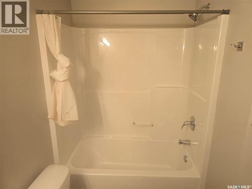 53 4425 Nicurity Drive, Regina, SK - Indoor Photo Showing Bathroom