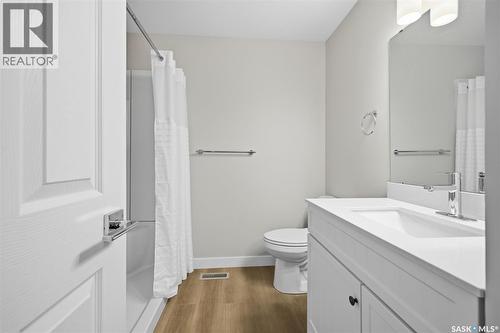 402 Fulton Drive, Regina, SK - Indoor Photo Showing Bathroom
